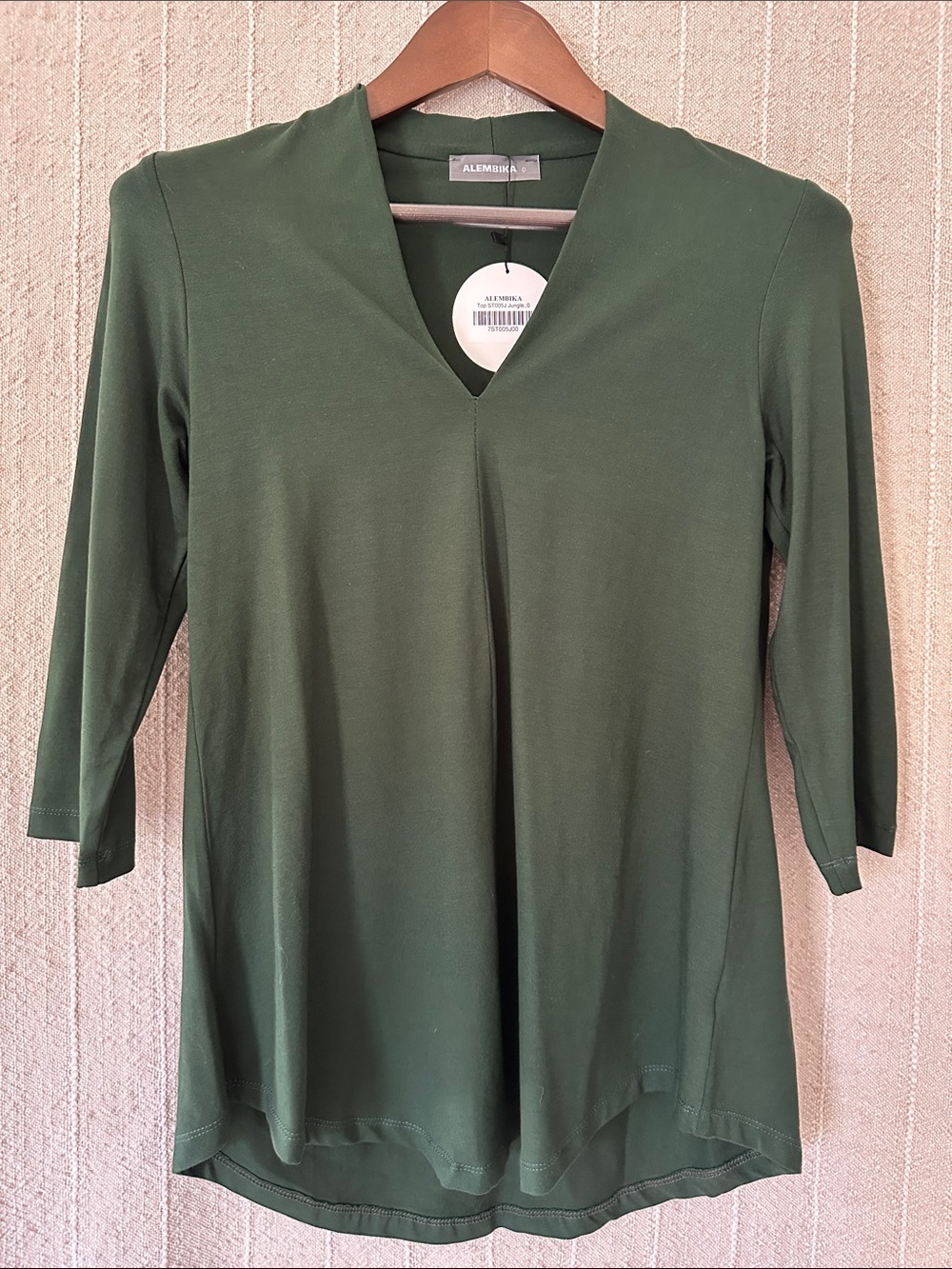 NWT women’s Alembika Essential Tee size 0 fits women’s medium